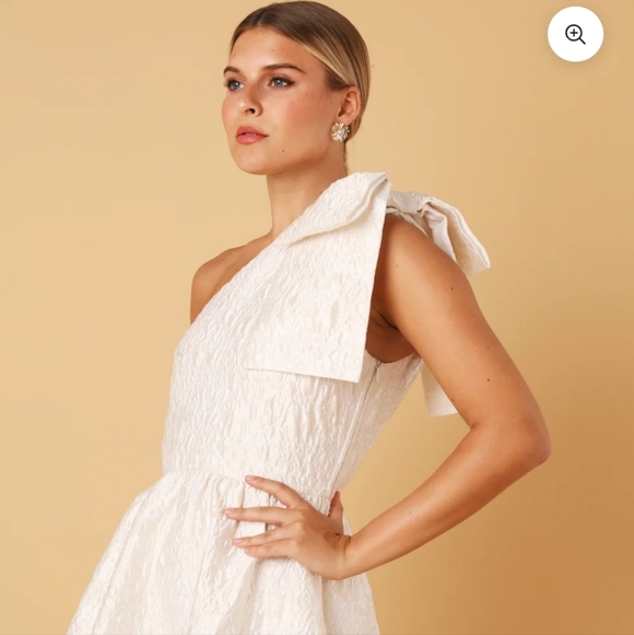 Abbey Glass Caroline Gown White Bubble Jacquard One Shoulder Womens Size Small - Picture 2 of 10